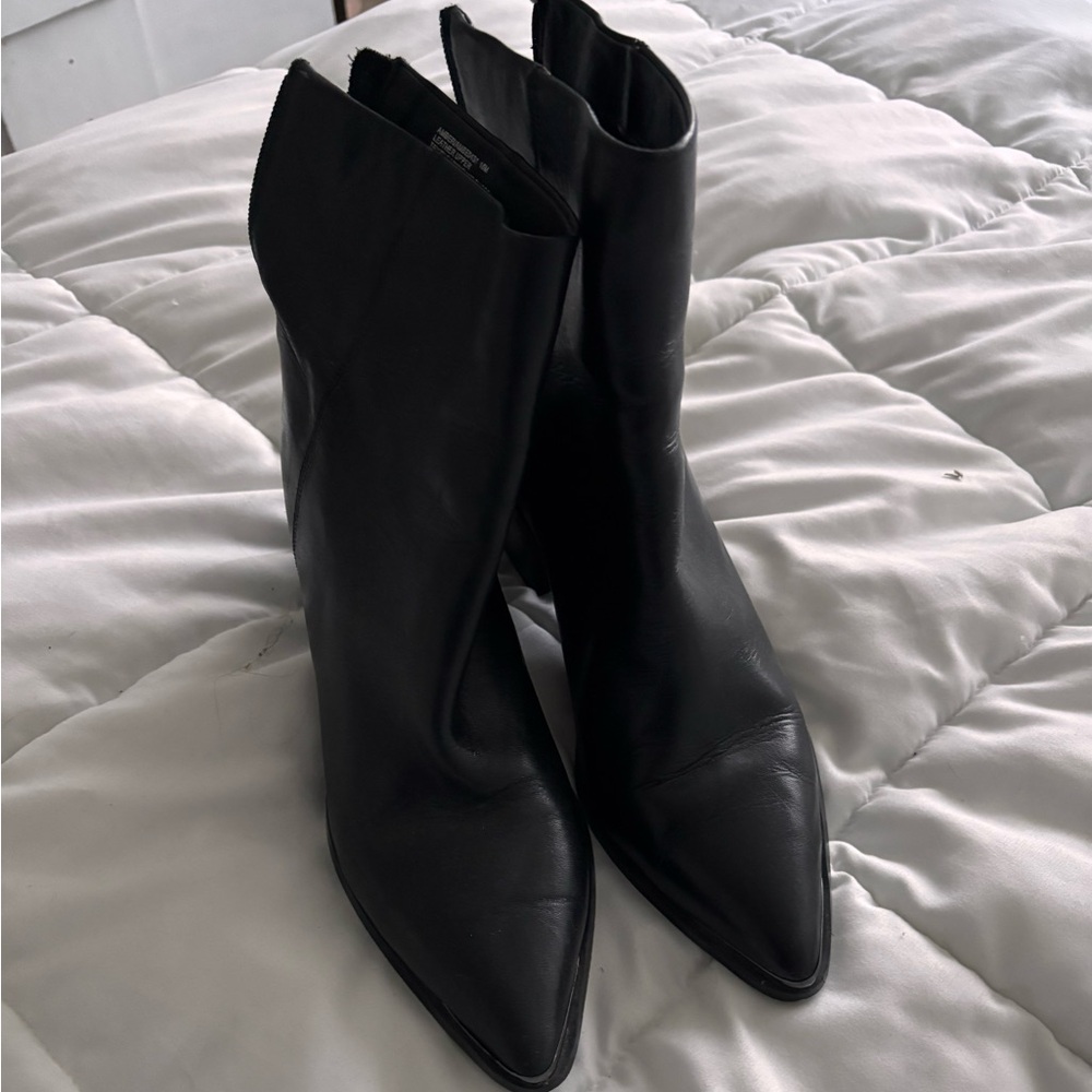 Steve Madden Elegant Black Leather Ankle Boots size 10 leather